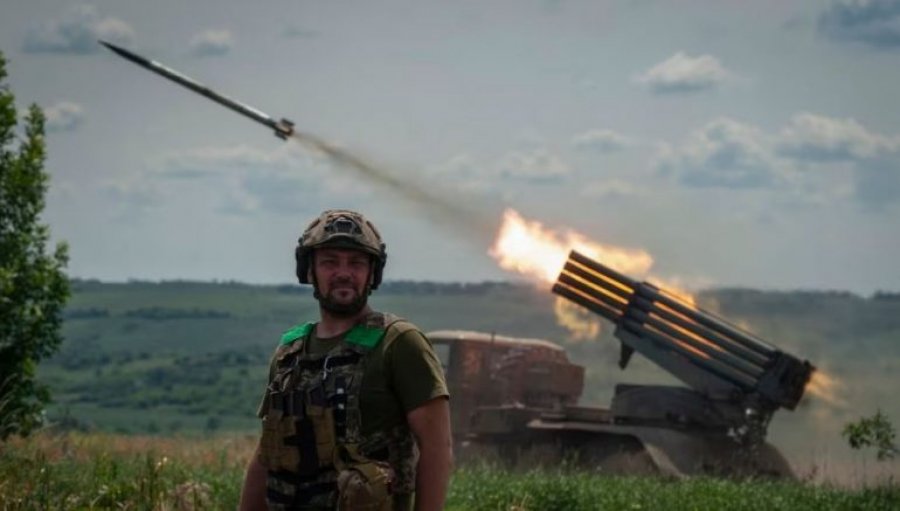 Ukraina përfiton nga krisja në Rusi, Ministria britanike e Mbrojtjes: Forcat e Kievit po avancojnë në lindje
