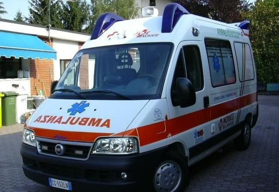 Plagosen dy policë në Tiranë