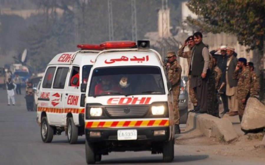Përplasje tragjike e dy autobusëve/ 10 të vdekur dhe mbi 40 të plagosur nga aksidenti në Pakistan