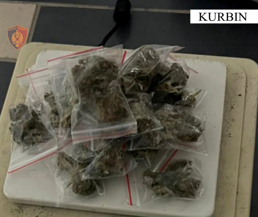 EMRAT/ Përdornin lokalin për të shitur drogë dhe lojëra fati, arrestohen 2 persona në Kurbin