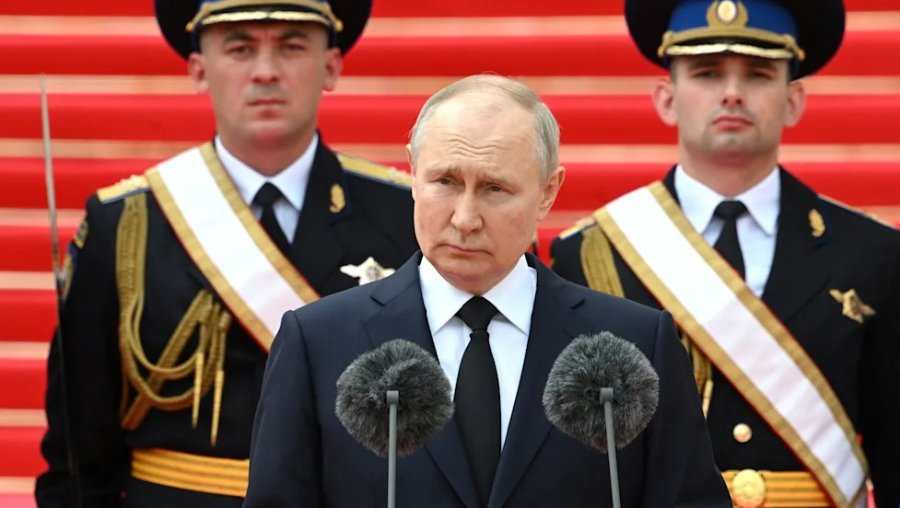 Diktatori në krizë/ Tre mesazhet e fshehura në fjalimin e Putinit