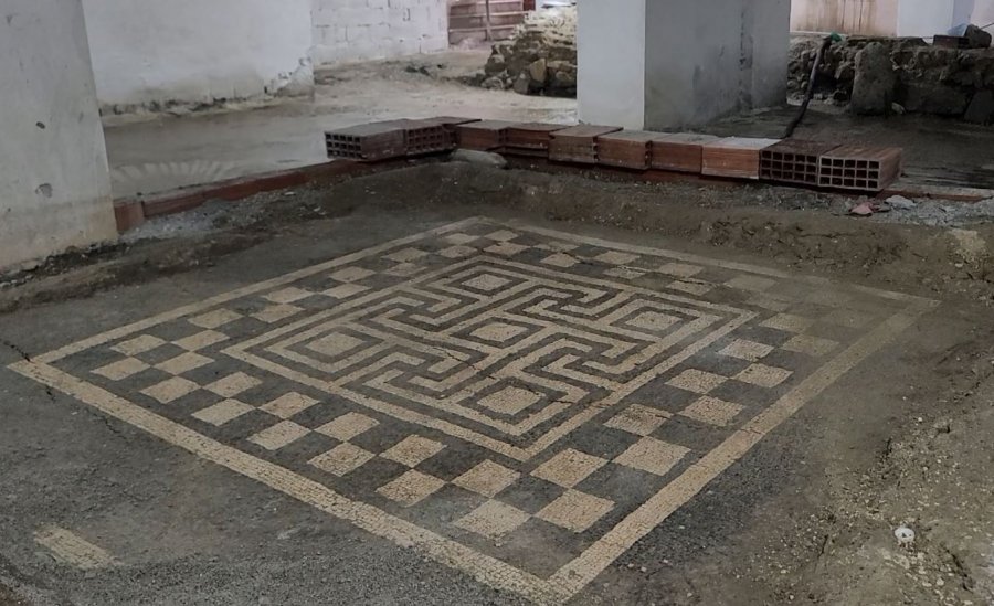 Nën ujërat e zeza, zbulohet në Durrës mozaiku i rrallë 1900 vjeçar