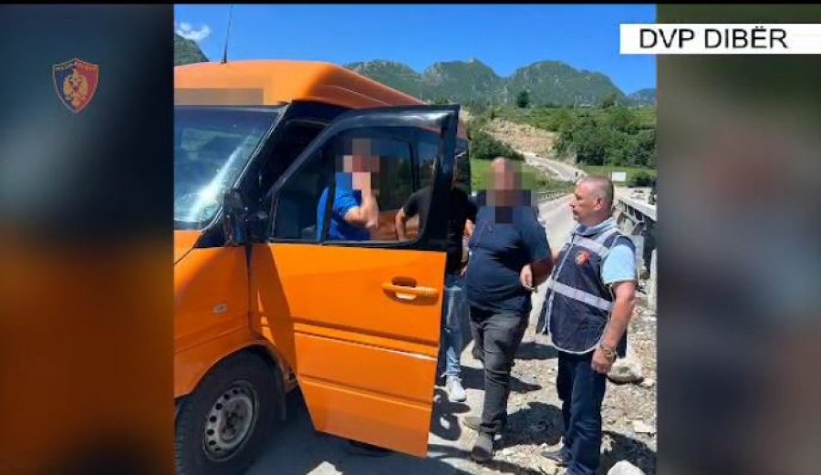 EMRI/ Kamuflohej si shofer furgoni në linjën Tiranë -Klos dhe shpërndante drogë në veri, arrestohet 36-vjeçari, si u pikas nga policia
