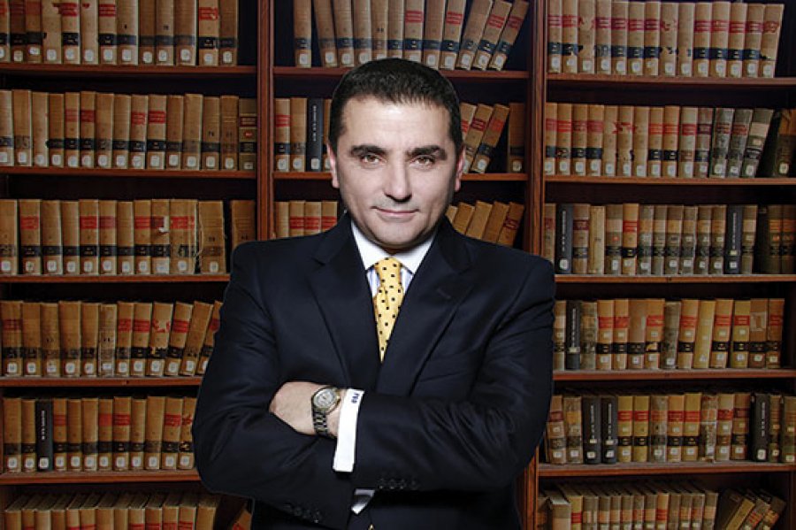 ‘Arrestoi Fatos Nanon’/ Fatos Dervishi përzgjidhet si avokati i vitit në New York City