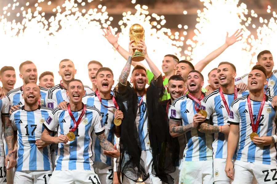 Kampionët e botës qëndrojnë në krye të klasifikimit të FIFA-s, Kroacia dhe Anglia ndryshojnë renditjen
