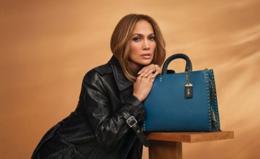 Jennifer Lopez hap çantën dhe ç’nuk gjen brenda!