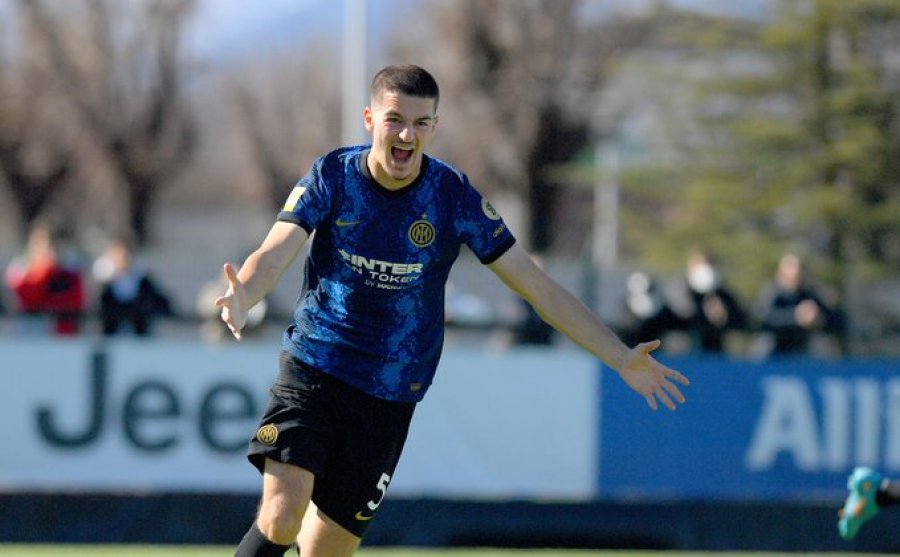 Zyrtare/ Interi ndan rrugët me futbollistin shqiptar, mbrojtësi transferohet në Gjermani