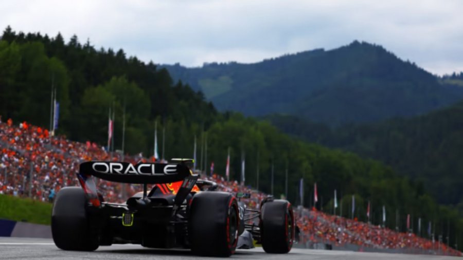 Formula 1/ Sërish 'pole position' për Verstappen, Ferrari jep shenja jete