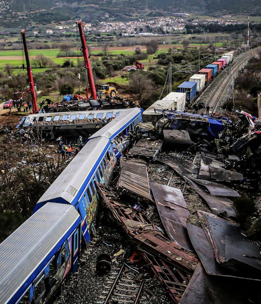 VIDEO/ Katastrofa në Greqi, kaos dhe panik: 'Më morën zjarr flokët, mami! - Të mbijetuarit e trenit tregojnë tmerrin