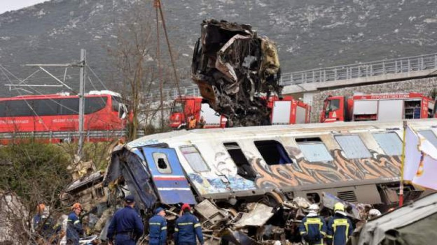 Shkon në 43 numri i viktimave nga përplasja e trenave në Greqi, Mitsotakis: Shkak, një gabim njerëzor