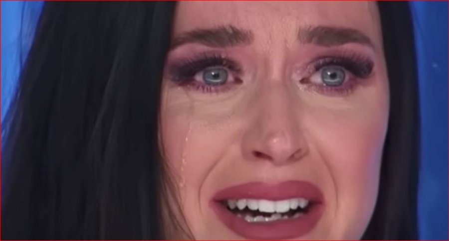 Katy Perry shpërthen në lot, momenti kur ngjitet në skenë konkurrenti që i mbijetoi të shtënave