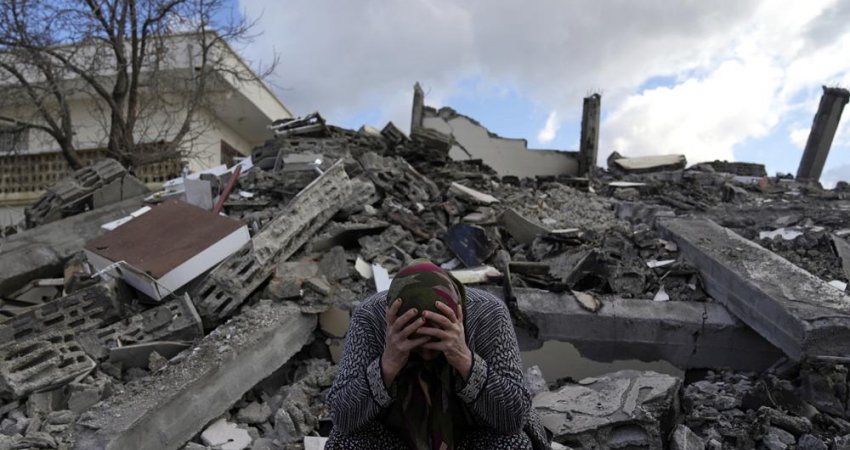 Mbi 103 miliardë dollarë dëmet nga tërmetet në Turqi