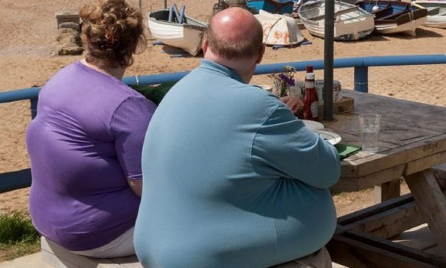 Gjysma e njerëzve në botë mund të jenë mbipeshë ose obezë deri në vitin 2035
