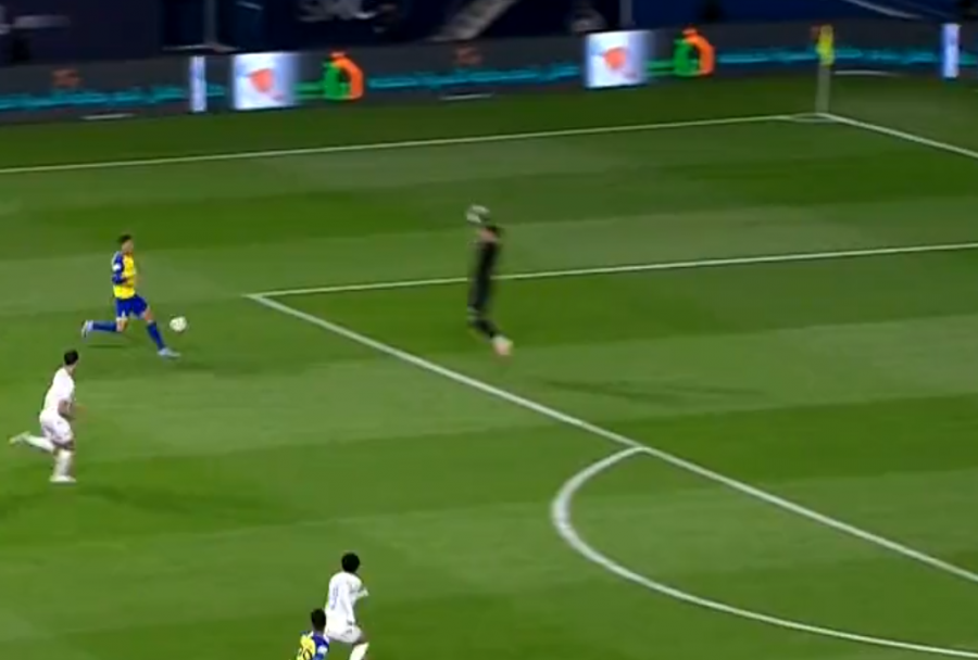 VIDEO/ Portieri vrapon drejtë Ronaldos dhe reagon në mënyrë të çuditshme, portugezi i famshëm sërish nuk shënoi
