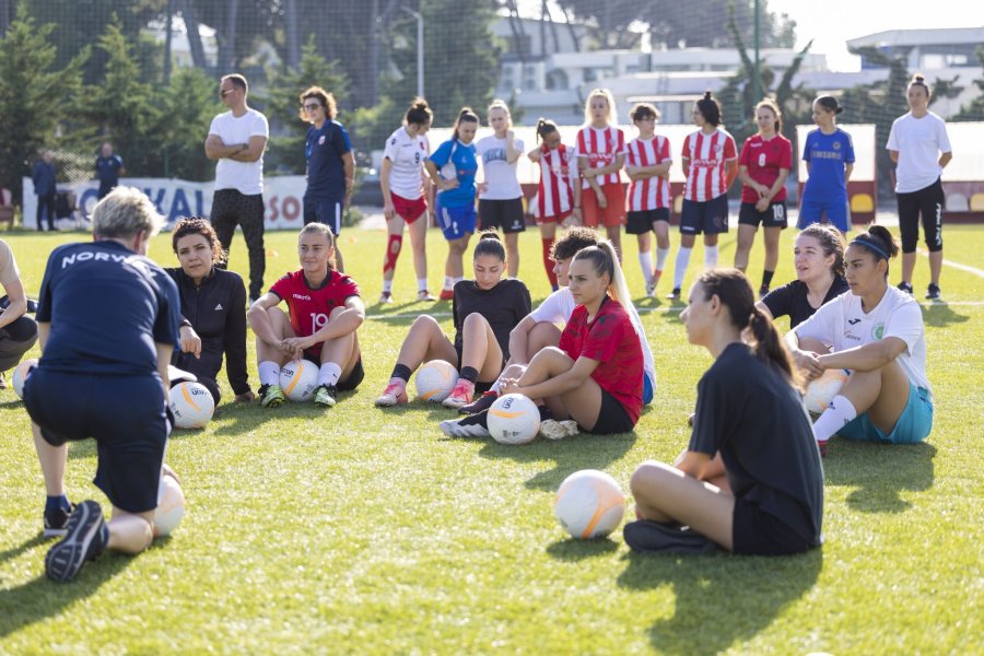 Nis faza e dytë e 'Football Coaching Course', flet Jarl Torske: Kontribut për zhvillimin e futbollin e vajzave në Shqipëri që të rritet