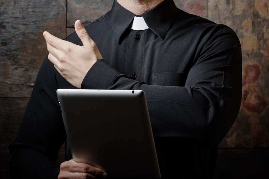 Prifti shkruan predikimin e tij në kishë me programin e inteligjencës artificiale, ‘rezultati, një mrekulli’ 