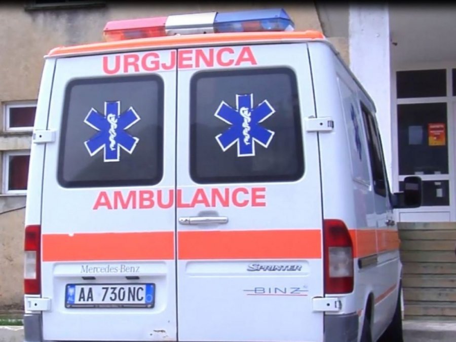 'Benz-i' përplas këmbësorin në Korçë, 60 vjeçari përfundon në spital