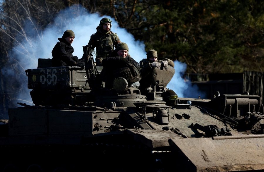 Në foto: trupat ukrainase pranë vijës së frontit në rajonin e Donetsk