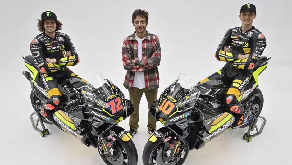 Moto GP/ Valentino Rossi prezanton motorin e ri dhe bën premtimin e madh
