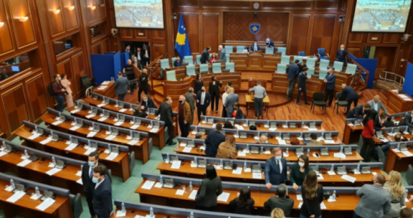 Mblidhet Kuvendi, në qendër të vëmendjes bisedimet Kosovë-Serbi 
