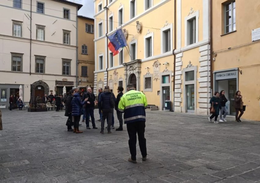 Tërmet në Itali, banorët në panik, kujtojnë makthin e 26 viteve më parë