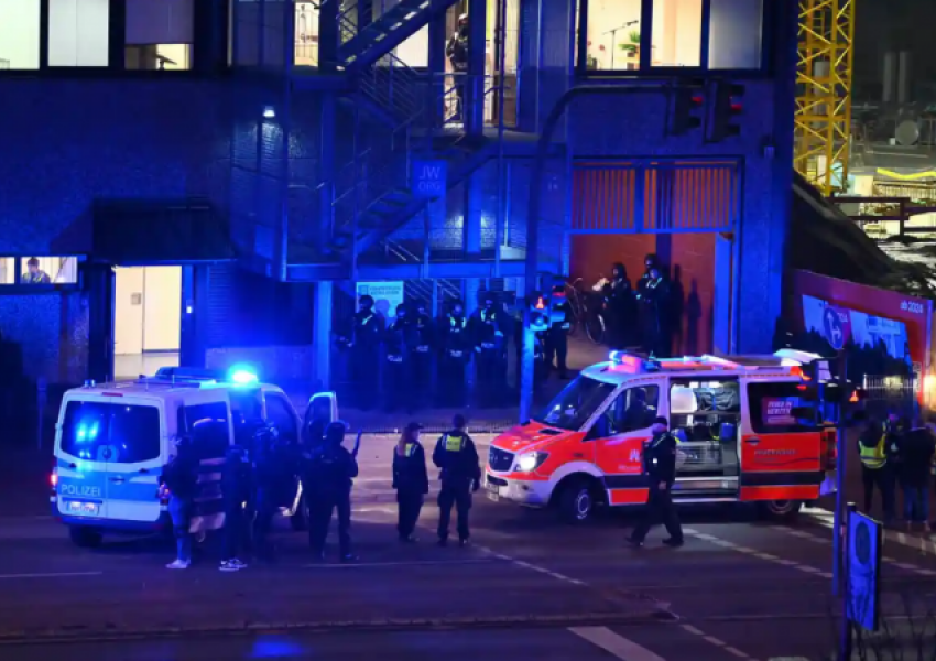 VIDEO/ Sulmi me armë në Hamburg, ja momenti kur autori qëllon nga dritarja me armë