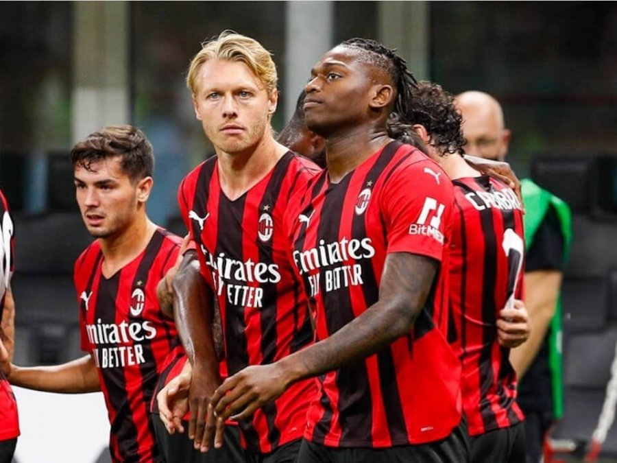Futbollisti i Milanit kërkon një pagë më të lartë, klauzola e blerjes është një problem i madh