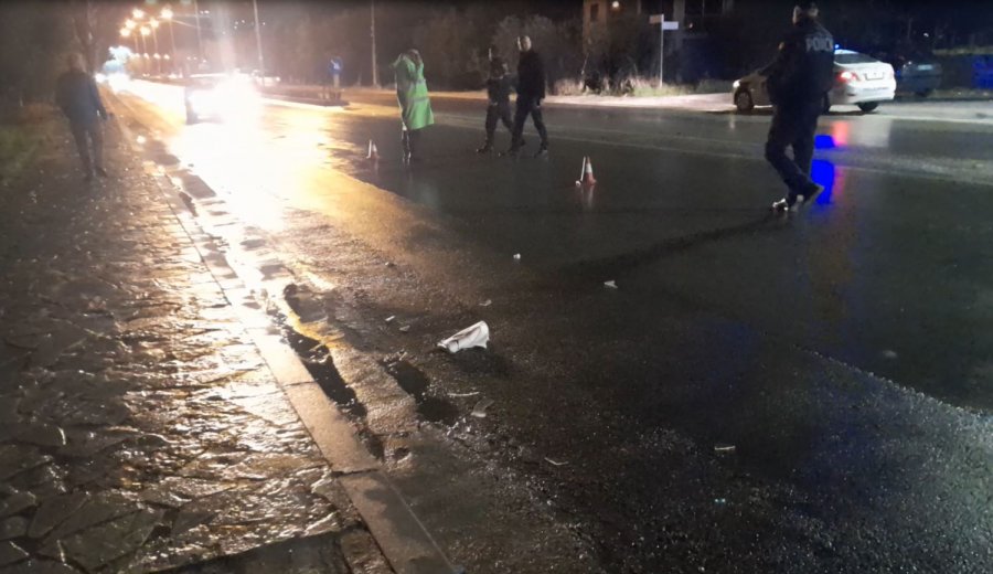 EMRI/ Kamionçina merr zvarrë 40-vjeçarin dhe largohet, i plagosuri në gjendje të rëndë drejt Tiranës