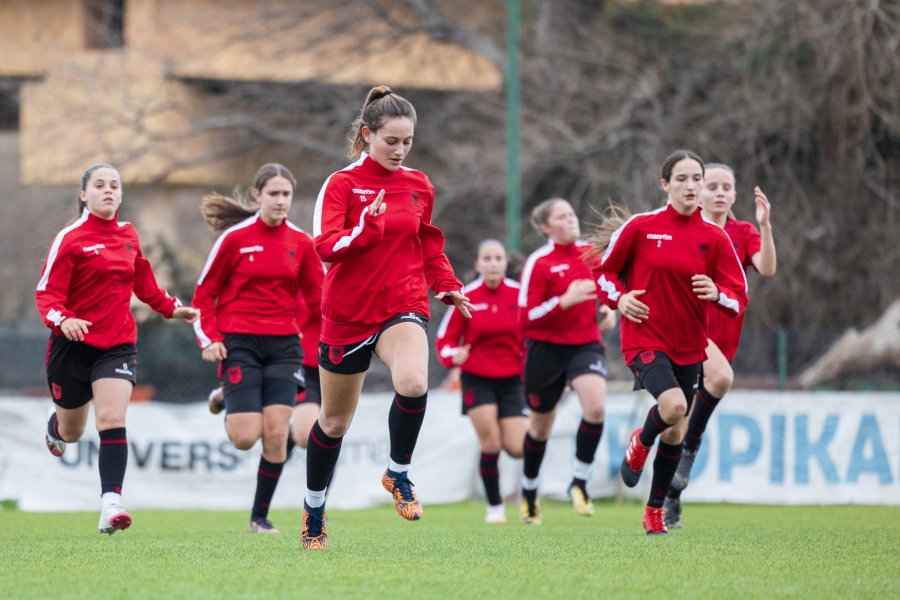 Europiani U-17 për vajza/ Shqipëria nis grumbullimin të hënën, trajneri Kola grumbullon 20 futbolliste