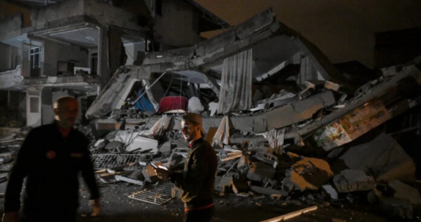 Inxhinierët turq: Amnistia për ndërtuesit, fajtor për numrin e lartë të vdekjeve nga tërmeti