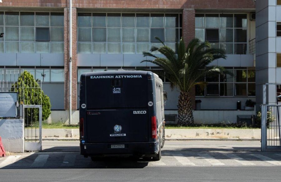 Greqi, lihen të lirë pasi kërkuan falje, 4 policët e akuzuar për torturë nga i burgosuri shqiptar