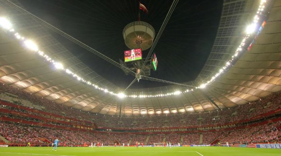 Alarm për stadiumin e Poloni-Shqipëri, inspektorët e ndërtimit në Varshavë: Nuk duhet të luajnë aty, rrezikohen nga…