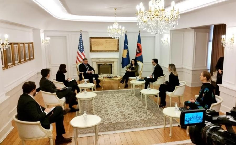 Escobar sot takohet me liderët shtetërorë të Kosovës