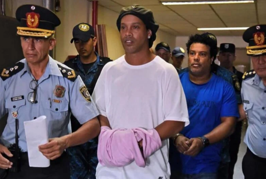 Ronaldinho foli për përvojën e tij në burg: Isha i bindur se do të më rrihnin çdo ditë