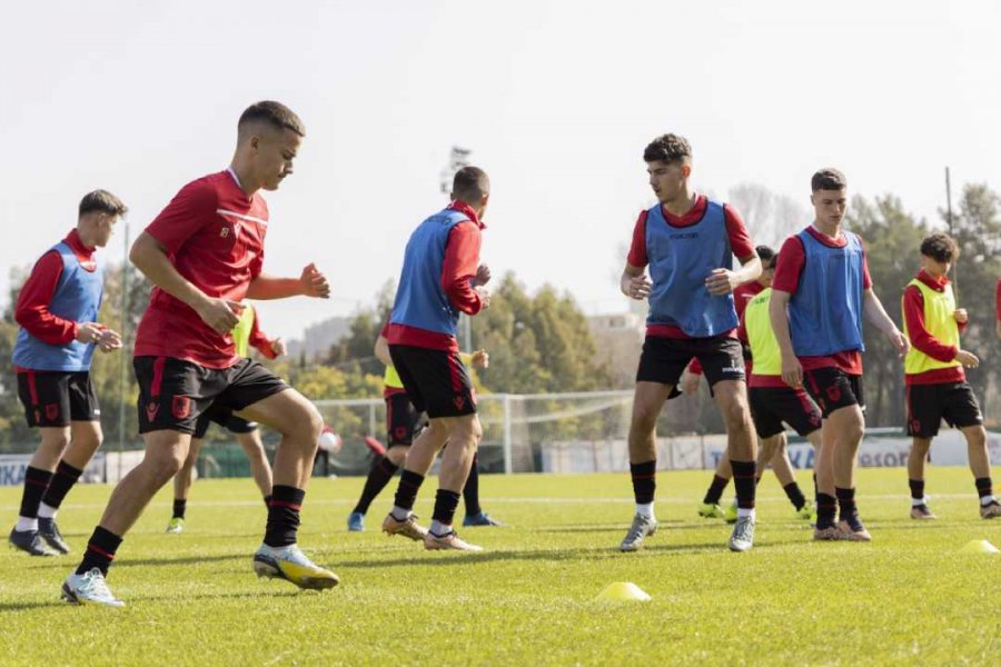 Dy miqësoret e Shqipërisë U19, Cungu zbardh listën me 20 futbollistët e grumbulluar