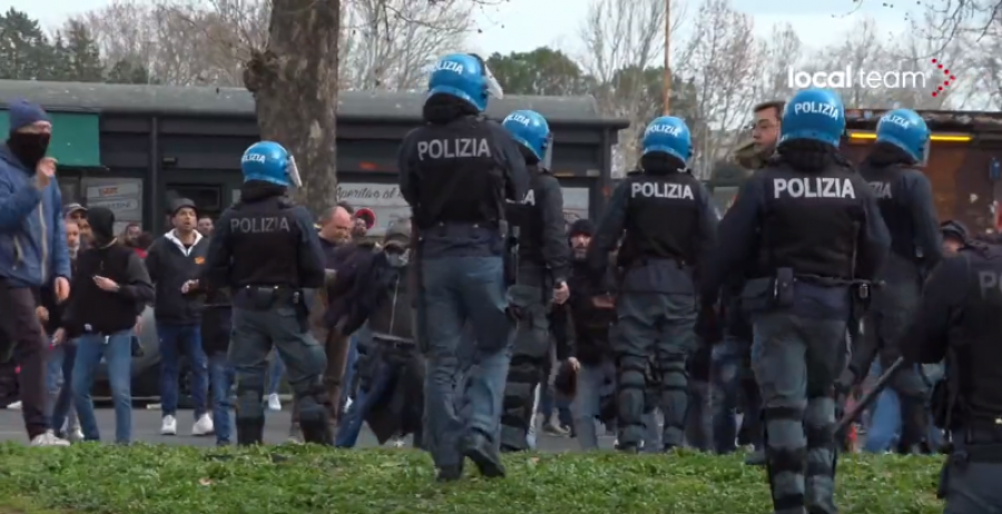 VIDEO/ Plasin trazirat para derbit të nxehtë Lazio-Roma, tifozët përleshen me policinë