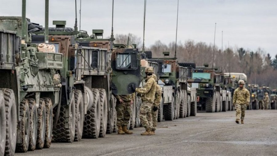 NATO po shqyrton vendosjen e deri në 300,000 trupave në kufirin me Rusinë?