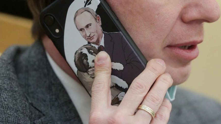 Zyrtarëve rusë ju ndalohet përdorimi i iPhone 
