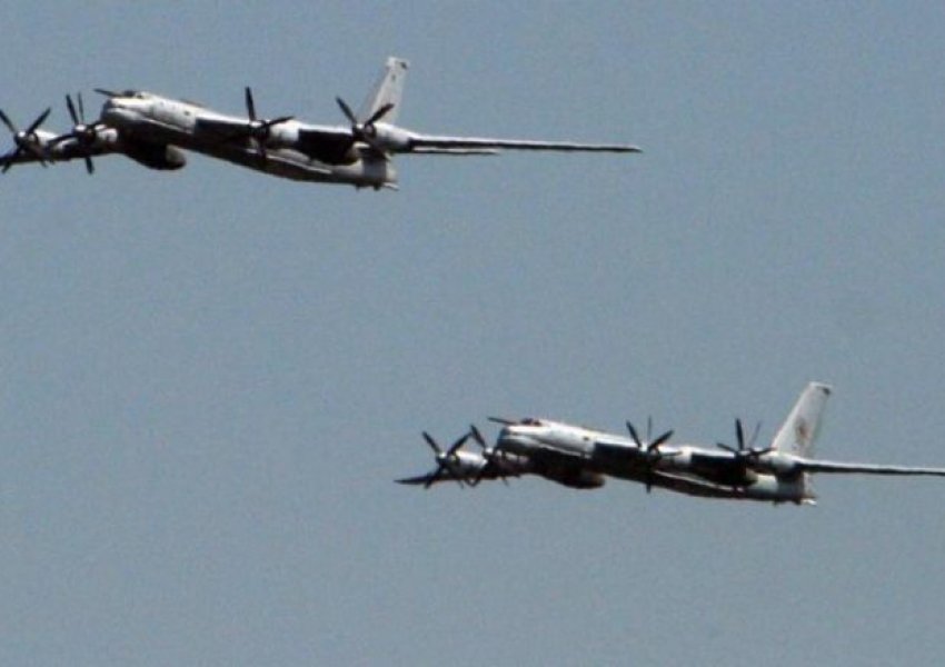 Bombarduesit rusë të aftë të mbajnë armë bërthamore fluturuan afër Japonisë për më shumë se shtatë orë