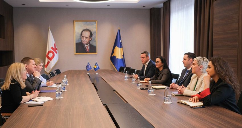Shefi i Zyrës së BE në Kosovë takon Abdixhikun, kjo është arsyeja