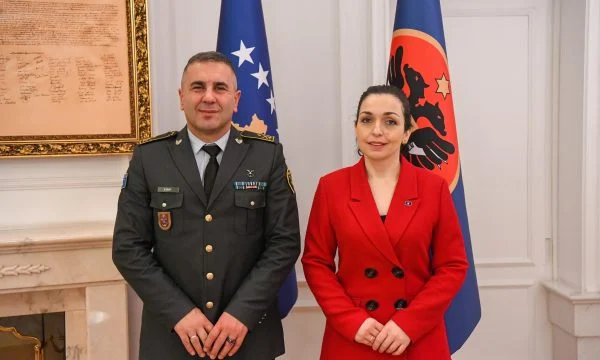 FSK ia dërgon një gjeneral - Presidentja bëhet me këshilltar ushtarak