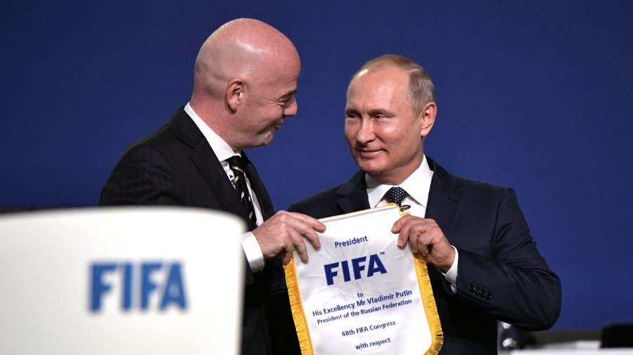 Rusia po punon për rikthimin në FIFA dhe UEFA