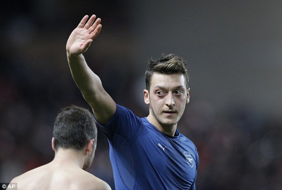Mesut Ozil tërhiqet nga futbolli, mesazhi rrëqethës: Erdhi momenti për t’u larguar!