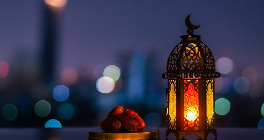 Ja si të silleni me respekt me njerëzit që agjërojnë gjatë Ramazanit
