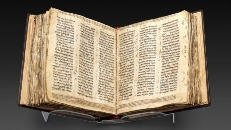 Bibla më e vjetër hebraike në botë, pritet që të shitet për 50 milionë dollarë