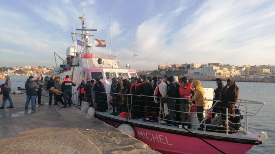 Itali/ Mbi 2 mijë emigrantë në 24 orë zbarkojnë në Lampedusa 