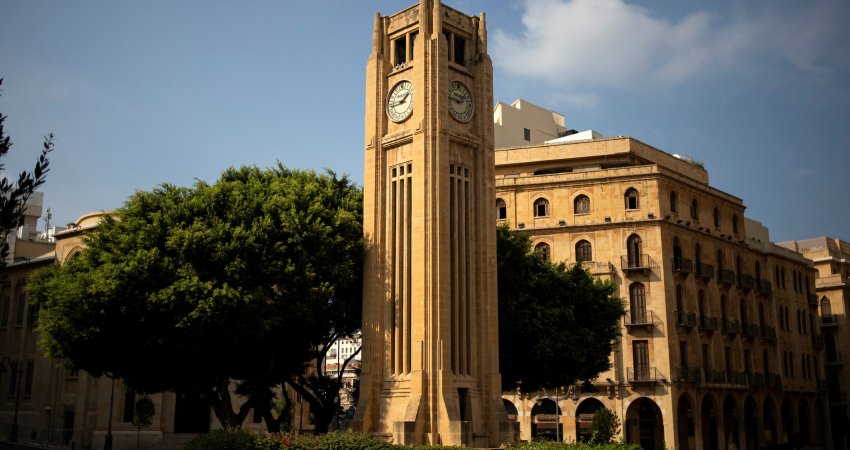 Libani zgjohet në dy zona kohore rivale