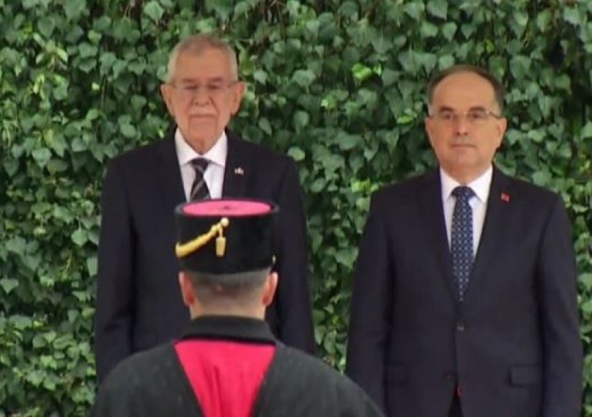 Presidenti i Austrisë vizitë zyrtare në Tiranë, pritet me ceremoni nga kreu i shtetit Begaj