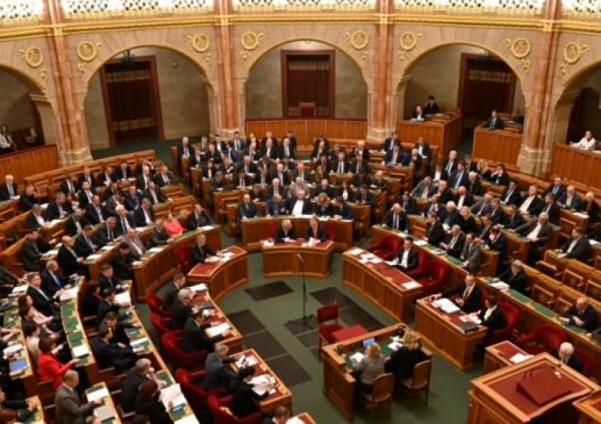 Parlamenti i Hungarisë ratifikon anëtarësimin e Finlandës në NATO