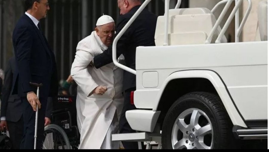 Papa Françesku shtrohet në një spital të Romës
